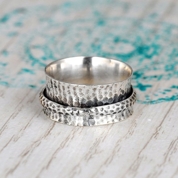 Elegant Hammered Silver Plated Turquoise Spinner Ring