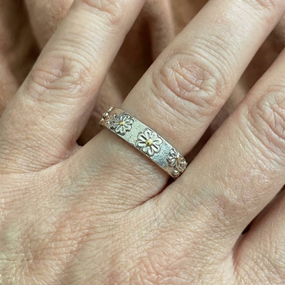 Daisy Scroll Band Ring