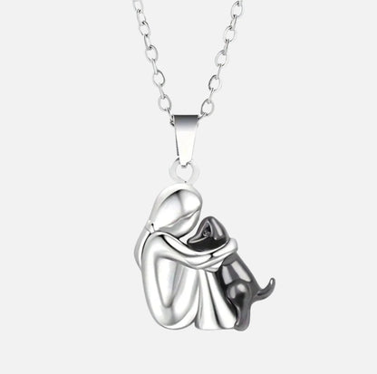 Hug pendant necklace