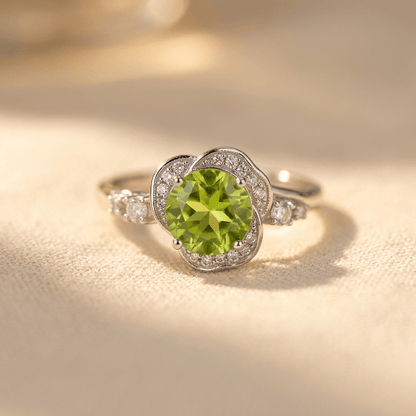 Luxury Green Synthetic Zircon Engagement Ring