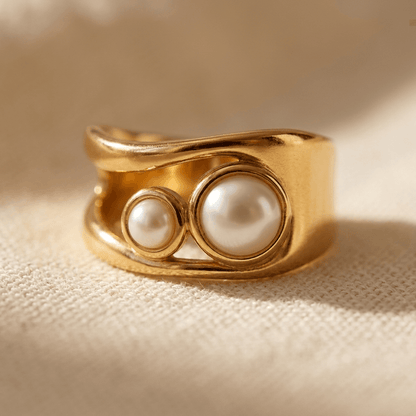 Elegant Gold Pearl Oval Ring